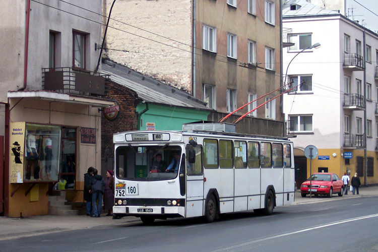 752
Zielone tablice czołowe były hitem owego sezonu, pojawiły się razem z pierwszą odsłoną wewnętrznych tablic z ulicami ułożonymi ukośnie w igiełkę.
