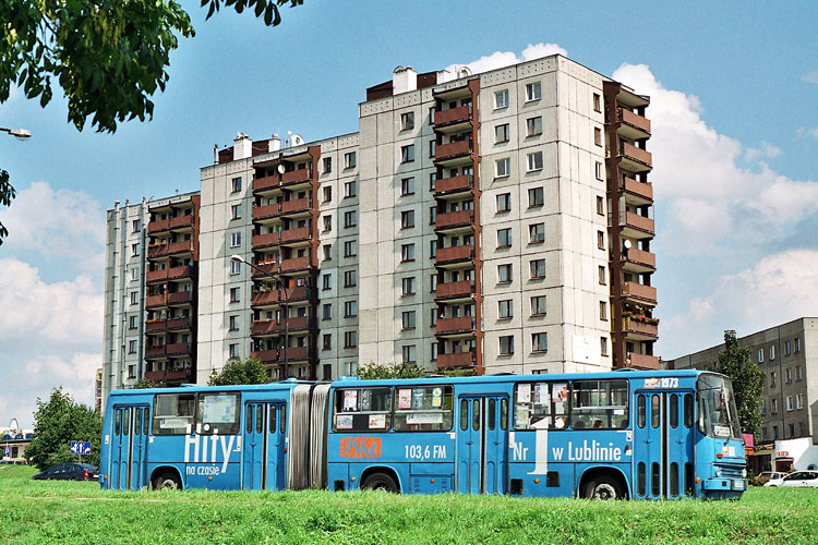 1973
W tle wieżowiec z lat 80-tych XX wieku.
