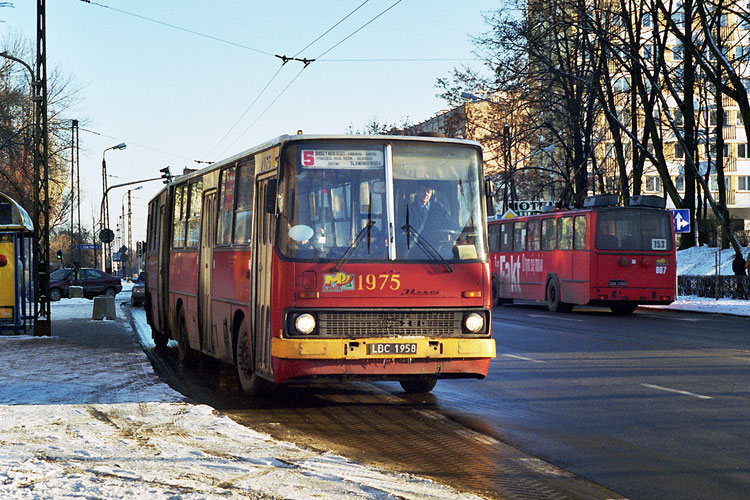 1975
Przegubowiec na piątce to nie lada niespodzianka.
