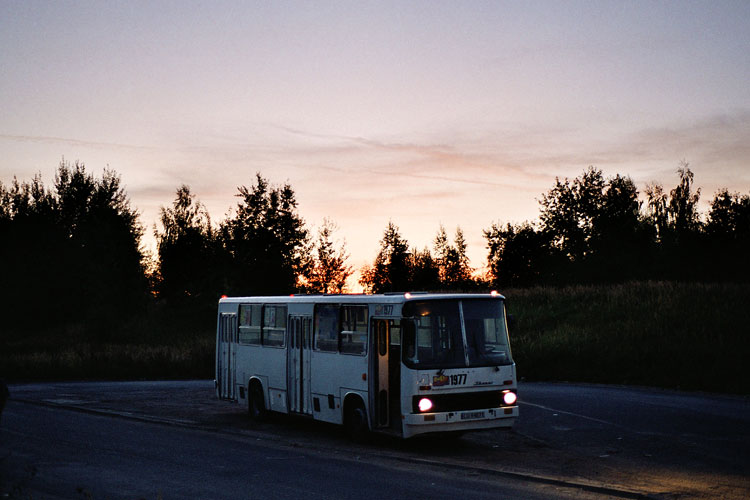 1977
ex 280.26. 1977 na końcowym os. Poręba tonącym w mroku.
