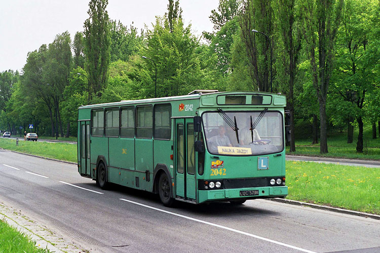 2042
Przebudowany na dwudrzwiowy, z podwyższoną podłogą pod siedzeniami, jeździł jako szkoleniowy lub pracowniczy, sporadycznie pojawiał się na linii. Skasowany w 2006.
