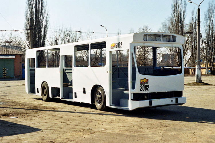 2062
W trakcie remontu, po przyjeździe z lakierni.
