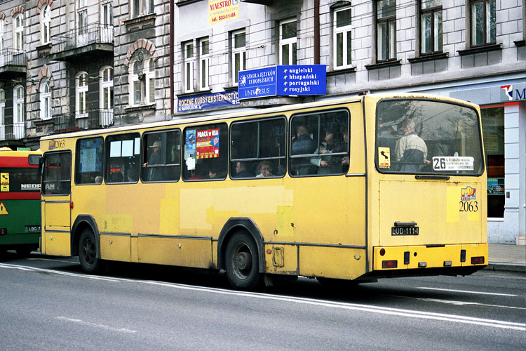 2063
Tragiczna kondycja poszycia i lakieru.
