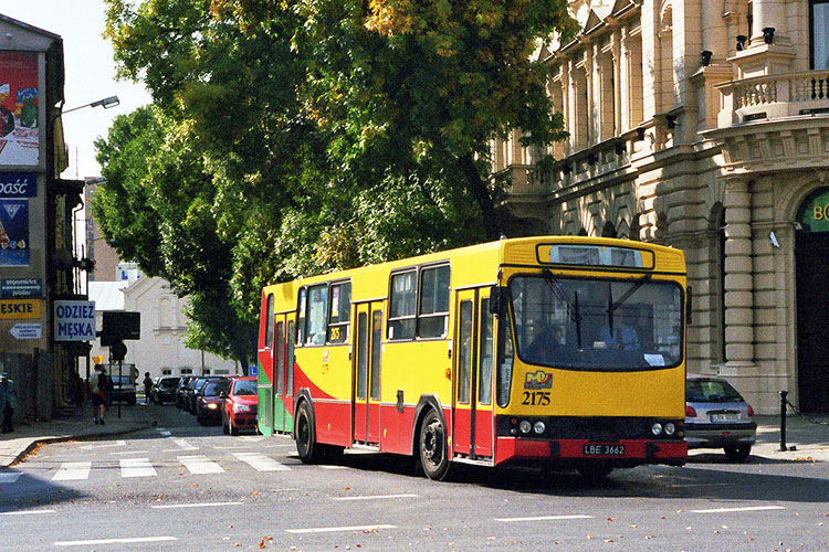 2175
Drzewa w tle wycięto w 2006 a po lewej w 2005 zbudowano kamienicę.
