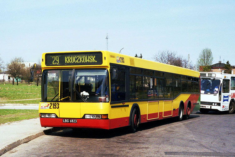 2193
Ramki boczne do montażu reklam nigdy nie były intensywnie wykorzystywane.
