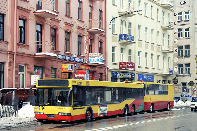 2194
Zepsuty na przystanku w centrum na nierównej kostce. Na pomoc przyjechał Ikarus - pogotowie.
