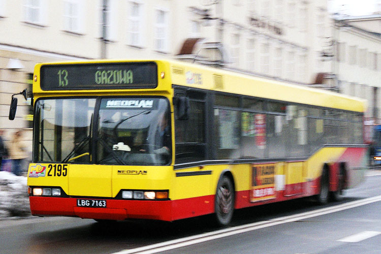 2195
W ruchu - pod pocztą. Odcinek ten zamieniono na deptak.
