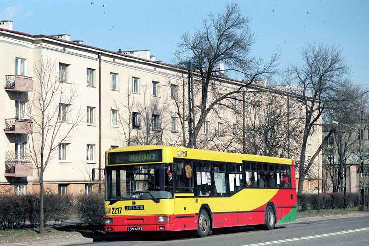 2217
Przez aleje Racławickie regularnie przemykają z charakterystycznym warkotem Jelcze M121M.
