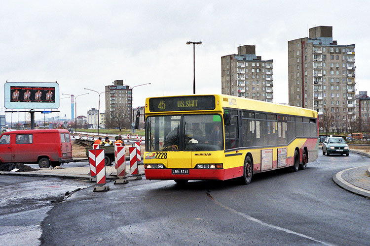 2228
Budowa ronda w 2003 roku. W tle wieżowce w oryginalnym wyglądzie.
