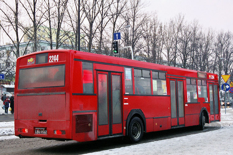 2244
Czerwony do bólu.
