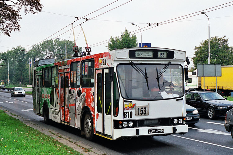 810
