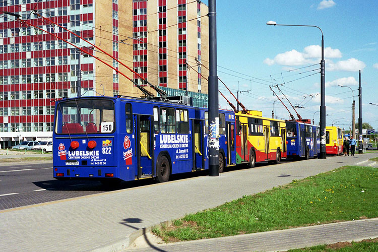 822
Uwagę zwraca klamka na klapie tylnej z modelu 120MT.
