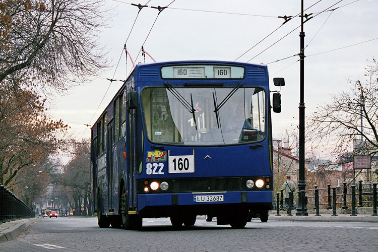 822
