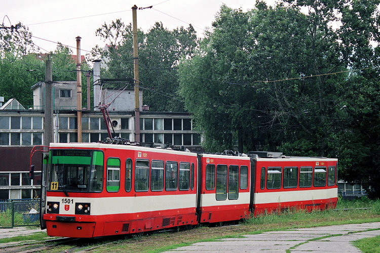 Konstal 114Na #1501
Interesująca konstrukcja ze środkowym segmentem niskopodłogowym.
Słowa kluczowe: ZKM Gdańsk
