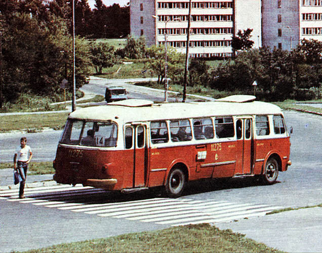 11275
Ogórek z dosyć niskim numerem taborowym zbliża się do skrętu w ulicę Nadbystrzycką.
