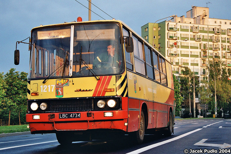 1217
Helenowskie holowniki z pogotowia technicznego są zadbane prawie jak prywatne samochody - firanki, obrysówki, halogeny.

