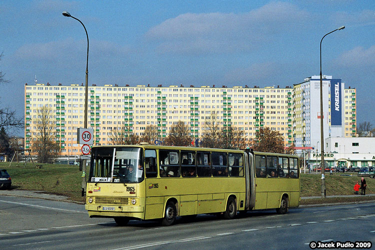 1965
W tle najdłuższy blok-ściana, docieplony i pokolorowany w ubiegłym roku.
