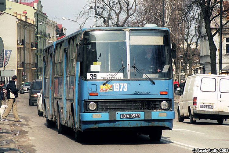 1973
Matowe, wyblakłe kolory nadwozia mają w sobie jednak coś klimatycznego.
