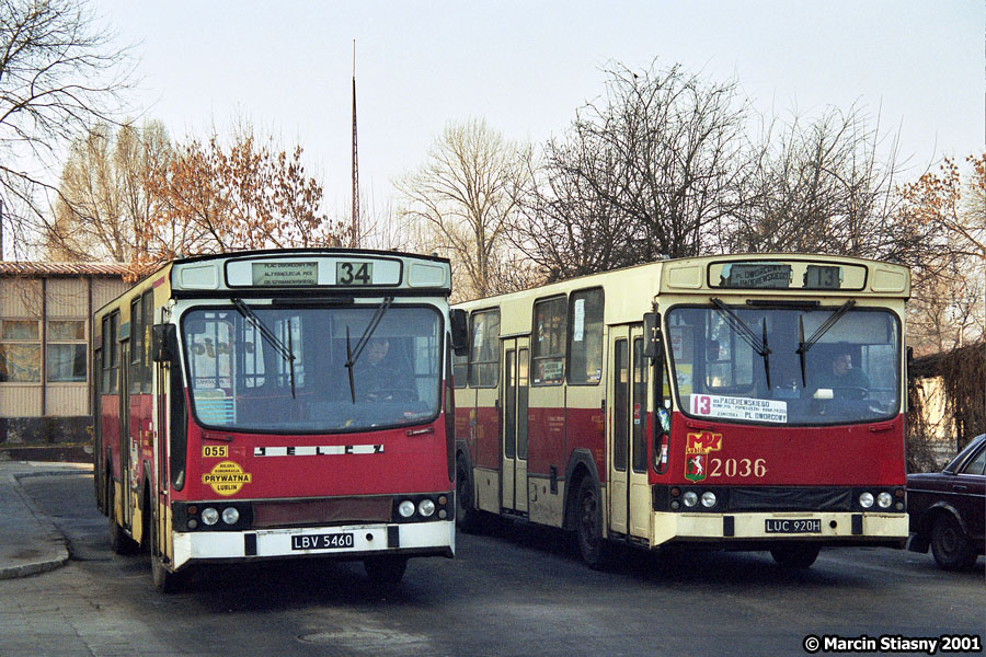 2036
W 2001 roku skierowano do remontu ostatnie kremowo-czerwone jelcze M11, w tym 2036. Widoczny po lewej prywatny M11 #055 pochodził z MPK Olsztyn, nad lewymi światłami widać jeszcze ślad po dawnym numerze - #752.
