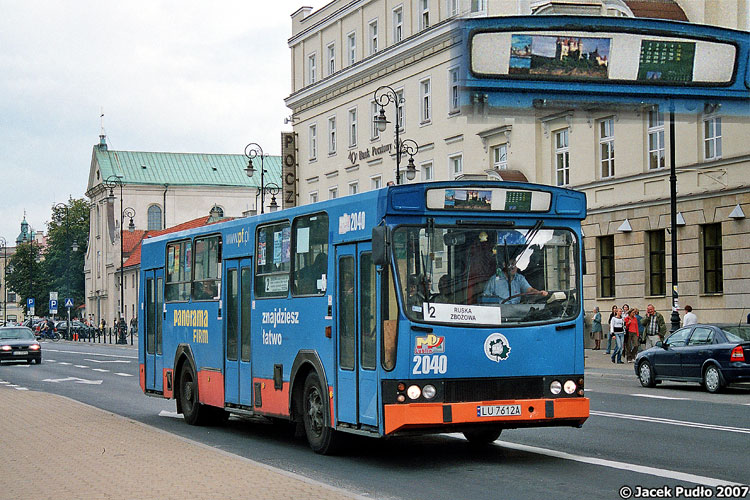 2040
W 2040 na filmie można na przykład sprawdzić dzień tygodnia lub pooglądać sobie zamek.
