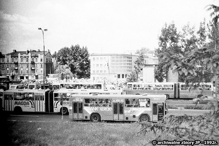 2043
Jeden z dawno poległych jelczy M11. Czego zaś brakuje w tle? Hali Nova.

