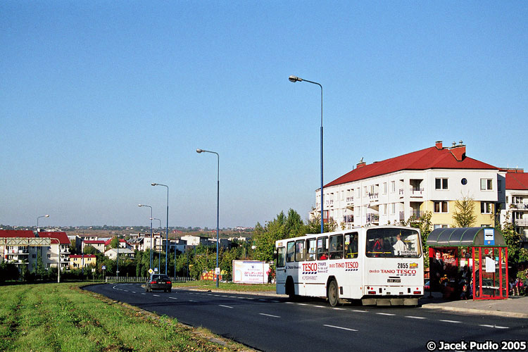 2055
W tle zabudowa z połowy lat 90-tych XX wieku oraz Górki Czechowskie.
