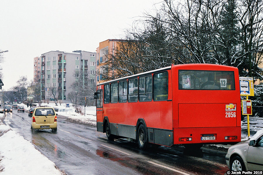 2056
Cudem złapany zza samochodów Mig na jednej z bardziej pokręconych lubelskich linii, przynajmniej w swojej północnej części.
