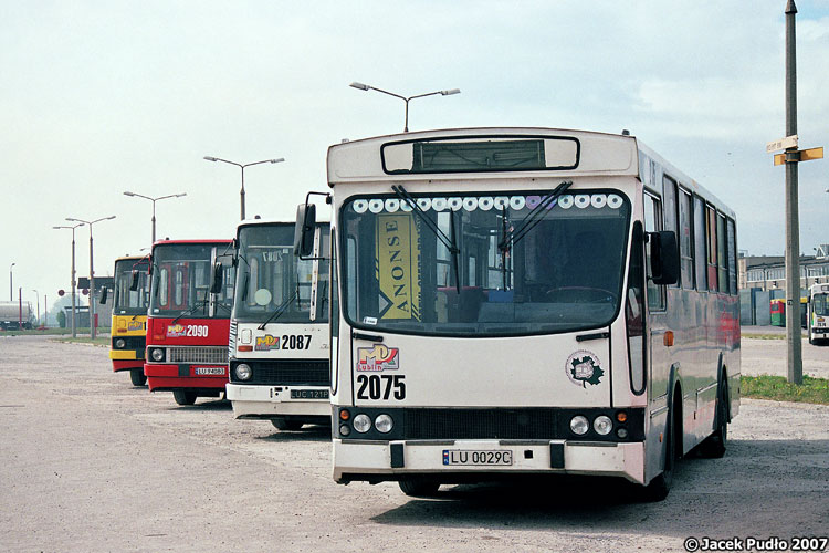 2075
Od prawej: 19, 18, 18, 22 - tyle lat służby minęło im do 2007 roku.
