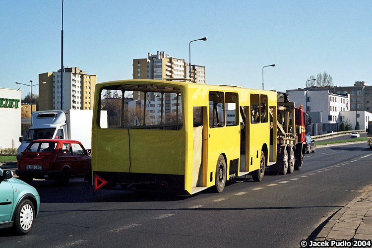 2076
Holowanie z lakierni na Majdanie do hali remontowej na Helenowie.
