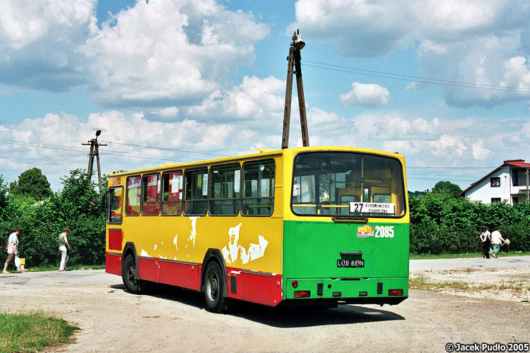 2085
W zestawie z fantastyczną pogodą trafił się zupełnie niefantastycznie pomalowany autobus, do tego jeszcze obdarty z lakieru podczas zrywania folii z reklamą. 

