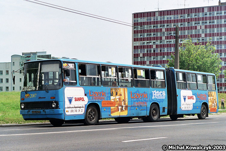 2087
Niedługo później reklamę zdarto, lecz autobus rok jeszcze jeździł w podkładzie. 
