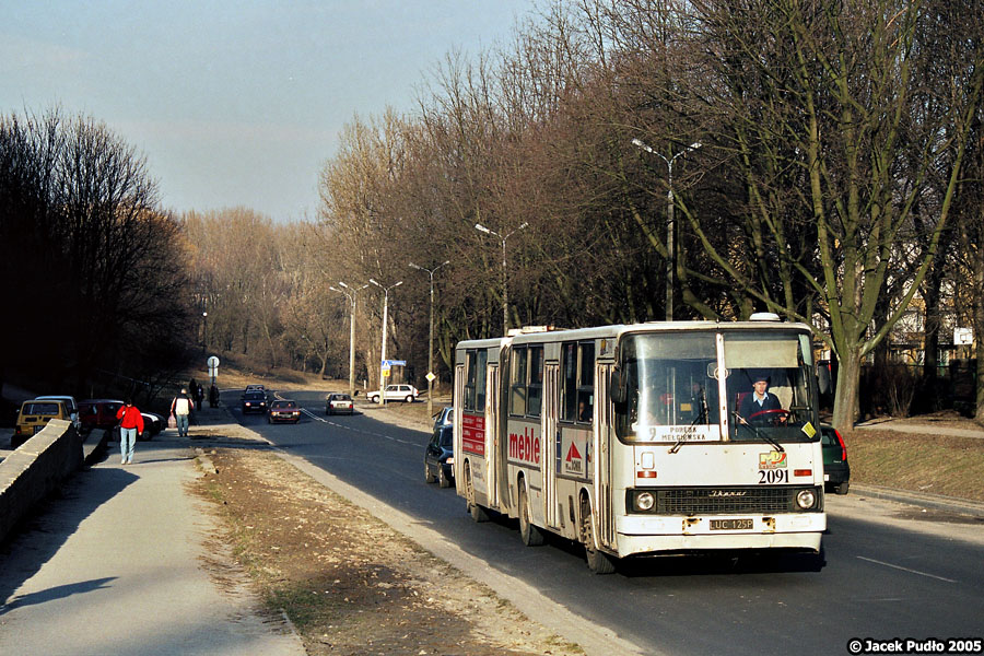 2091
Ulica Wileńska bez sieci trakcyjnej i ikarus na 9 w czasach, gdy taki przydział taboru był codziennością.
