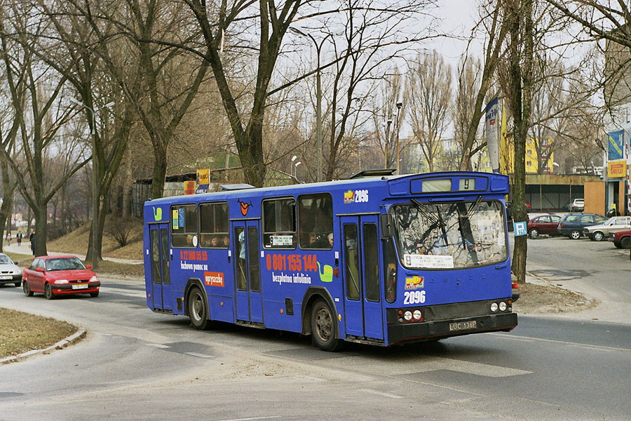 2096
2003 rok, ulica Wileńska, Jelcz M11 pełen pasażerów mija tereny LSM, na którym powstały później nowe bloki. Ulica jest odremontowana i przebiega nad nią sieć trolejbusowa, a linię 9 zastąpiła 159. fot. Lucas
