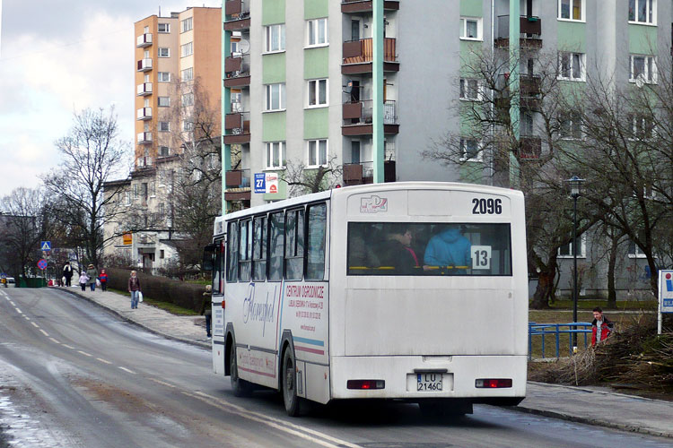 2096
Mig leniwie przewija się przez zaspaną, szarą tego dnia ulicę Popiełuszki. A w tle - pokolorowana w ostatnich latach zabudowa Wieniawy.
