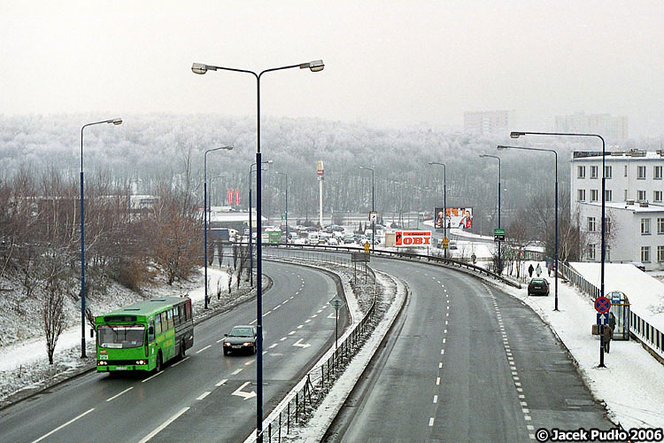 2123
Widok na dwujezdniową trasę ukończoną w 1993 roku i oszroniony las na górkach Czechowskich.
