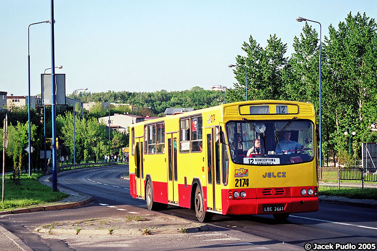 2174
Linia 12 - powietrzowóz, który znika i pojawia się.

