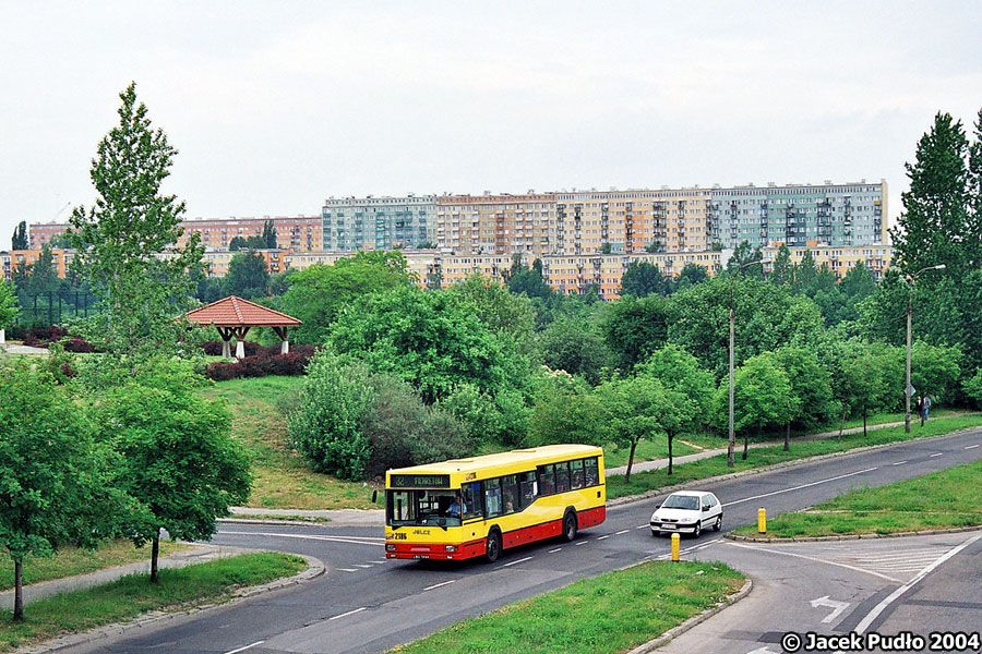 2186
W tle zespół bloków na osiedlu Konopnickiej.
