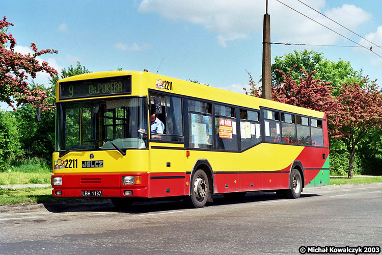 2211
W 2003 roku jeszcze standard - czyli jelcz w wygiętym malowaniu.
