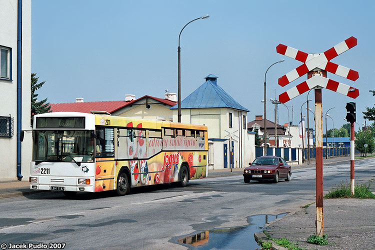 2211
Niestrzeżony przejazd kolejowy na nieużywanej bocznicy prowadzącej do cukrowni.
