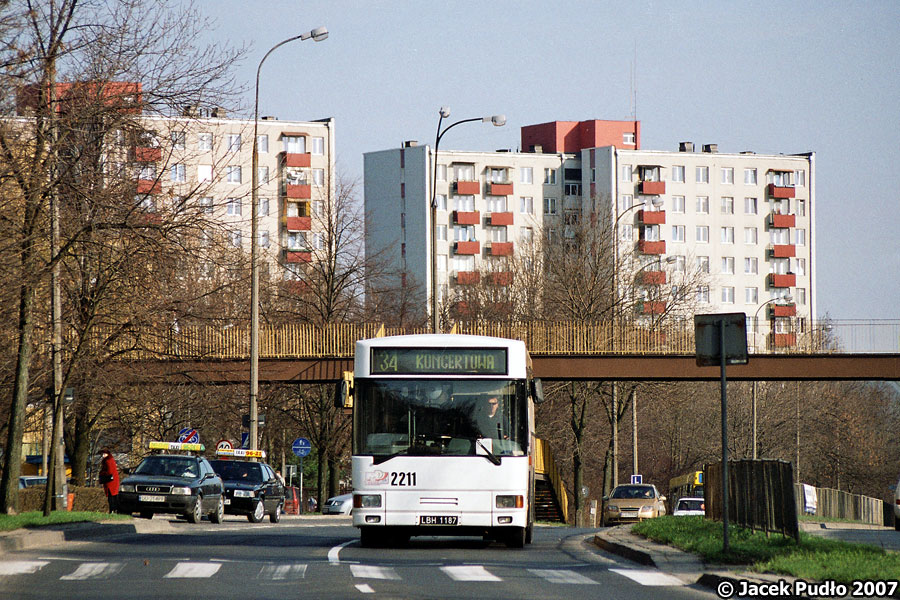2211
Biały kolor, bardzo popularny na jelczach M11 i PR110E, nieśmiało wkroczył pokrył również dwa jelcze M121M.
