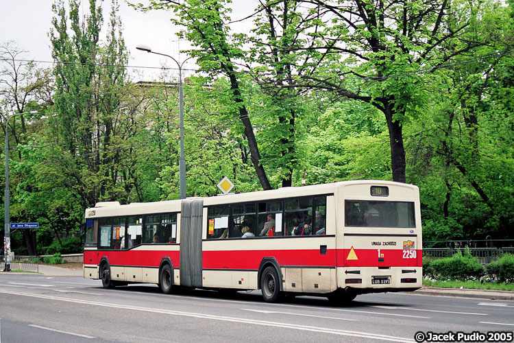 2250
Dlaczego nie mógł taki zostać?
