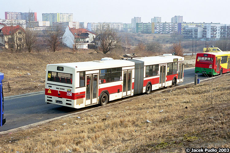 2250
Dla mnie ta pętla na niedokończonej ulicy miała dobry klimat, podobnie jak 2250 w tych barwach.

