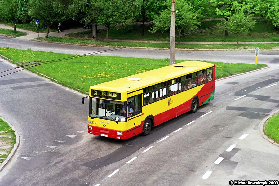 2253
Kiedyś wybitnie żwawy autobus, a dziś zupełnie przeciętny. Nie sposób uniknąć zużycia silnika.
