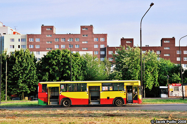 2253
Rzut z boku i klockowate bloki w zestawie.

