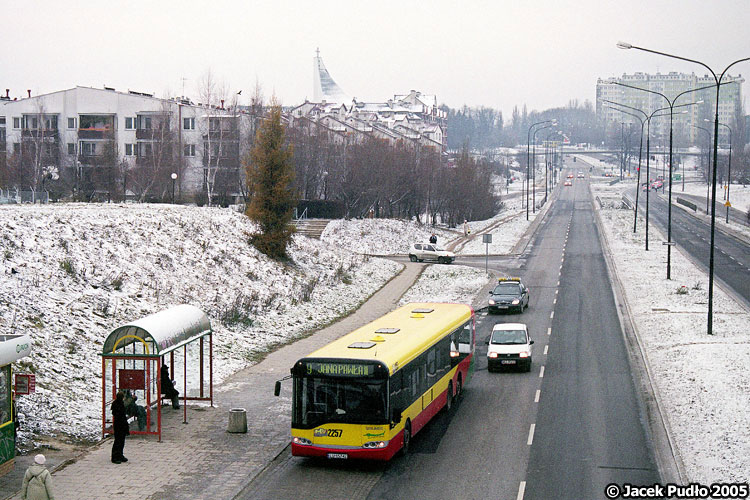 2257
Armii Krajowej przed oplecieniem siecią trakcyjną.
