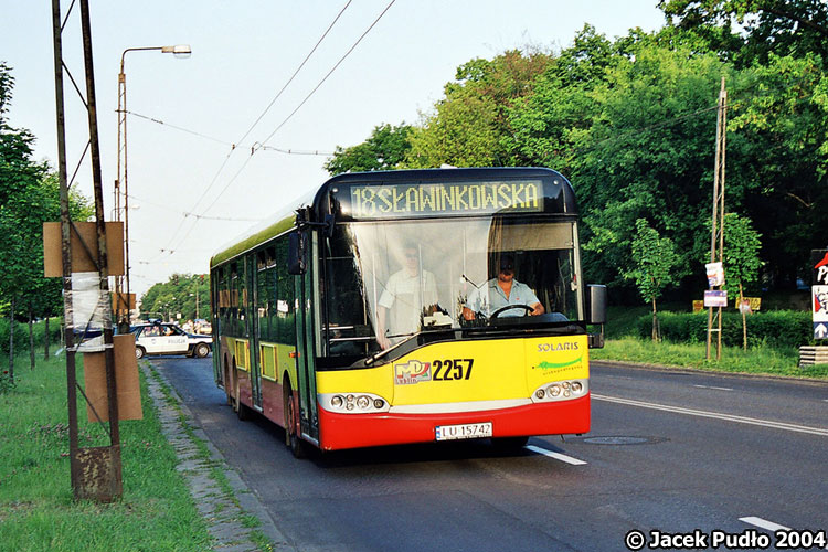 2257
Solaris jeszcze w oryginalnym stanie. Racławickie do dziś czekają na remont.
