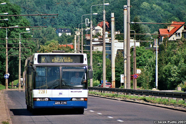 Neoplan N4021td #2261
Gdynia to ciekawie położone miasto - trochę wzgórz, trochę morza. Zasadnicza część miasta jest jednak rozciągnięta wzdłuż brzegu Bałtyku.
