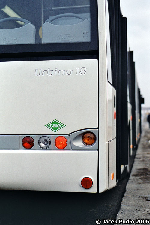 2284
Tylny narożnik cudeńka.
Słowa kluczowe: detal