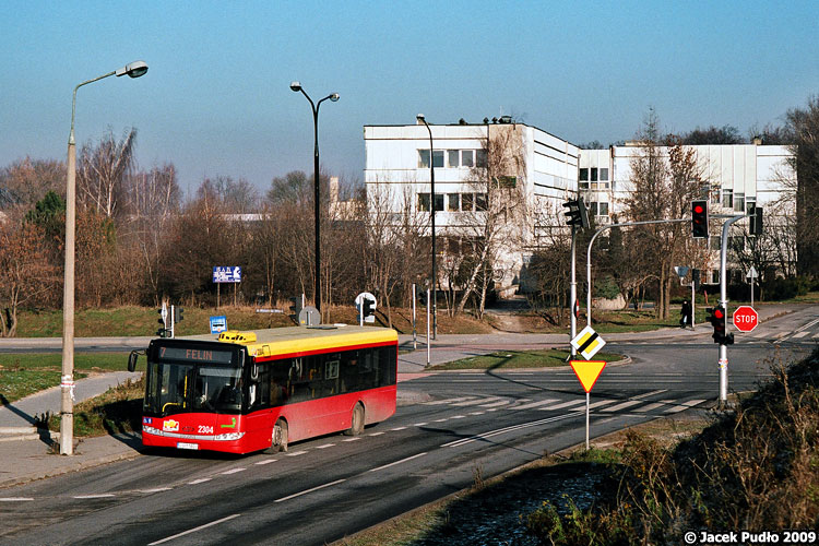 2304
Czerwony autobus zawsze dodaje trochę koloru do szaroburego zimowego miasta.

