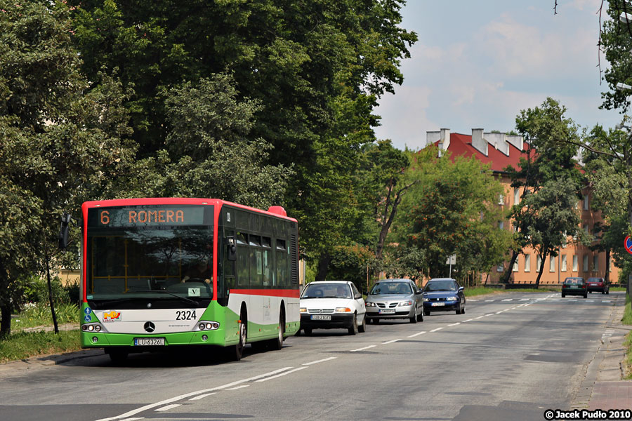 2324
2324 na jednej z najrzadziej fotografowanych ulic w mieście.

